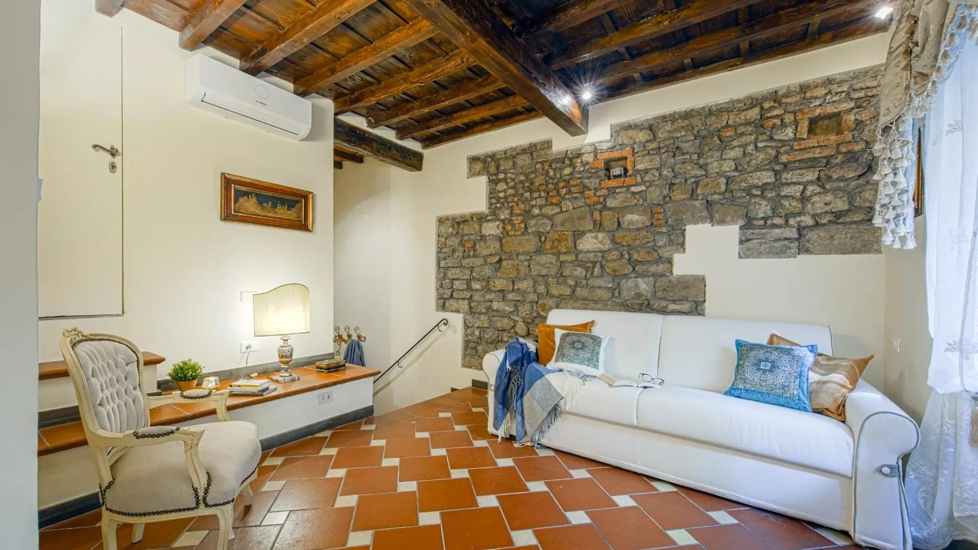 Oriuolo - Flo Apartments contacts